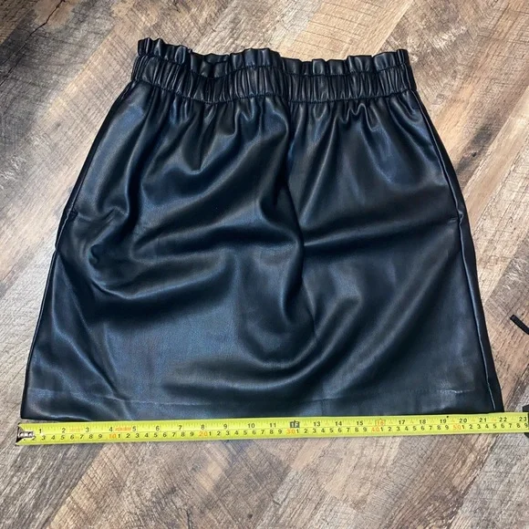 NWT LOFT Faux Leather Black Skirt medium - Picture 7 of 8